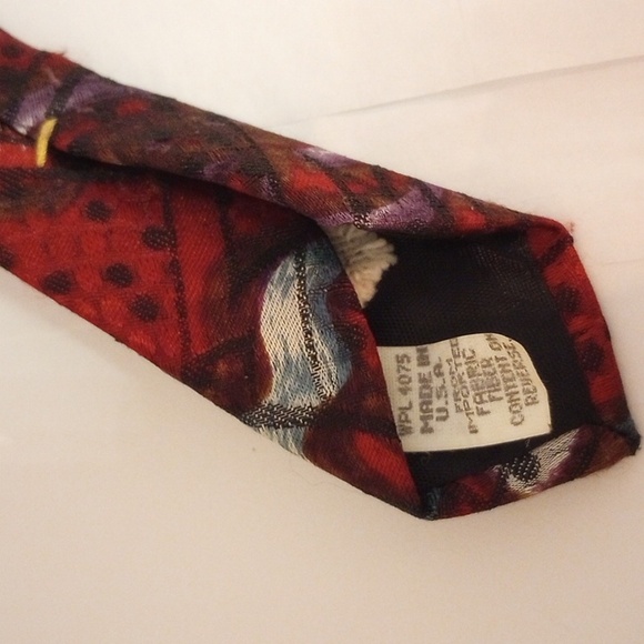 Vintage Valentino Men's Silk Tie with geometric design. - Picture 5 of 9